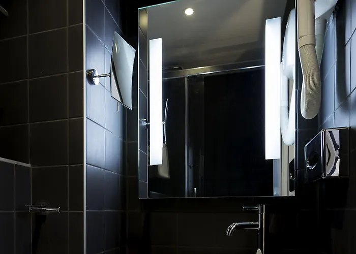 Mirabeau Eiffel Paris